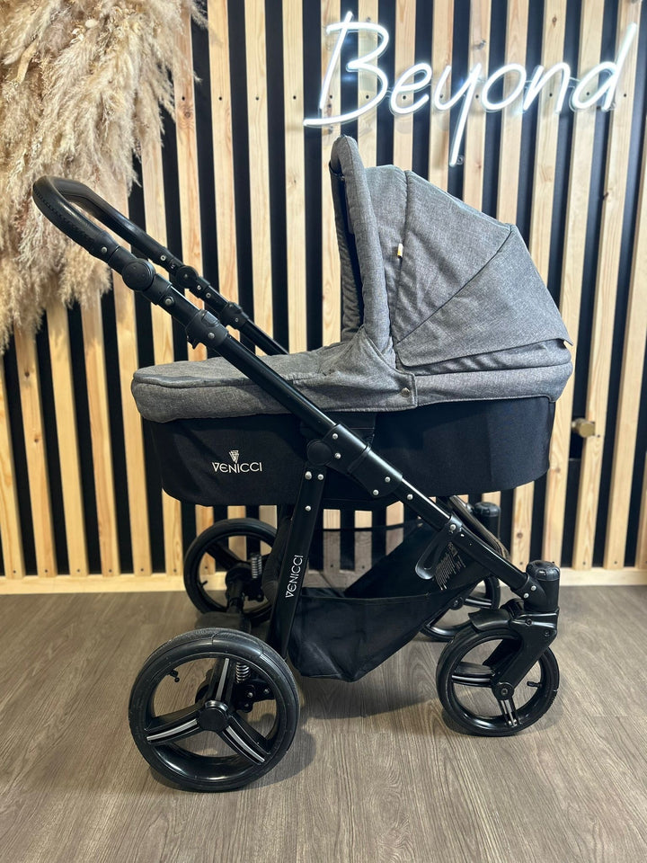 PRE LOVED Venicci Soft Carrycot + Pushchair - Grey