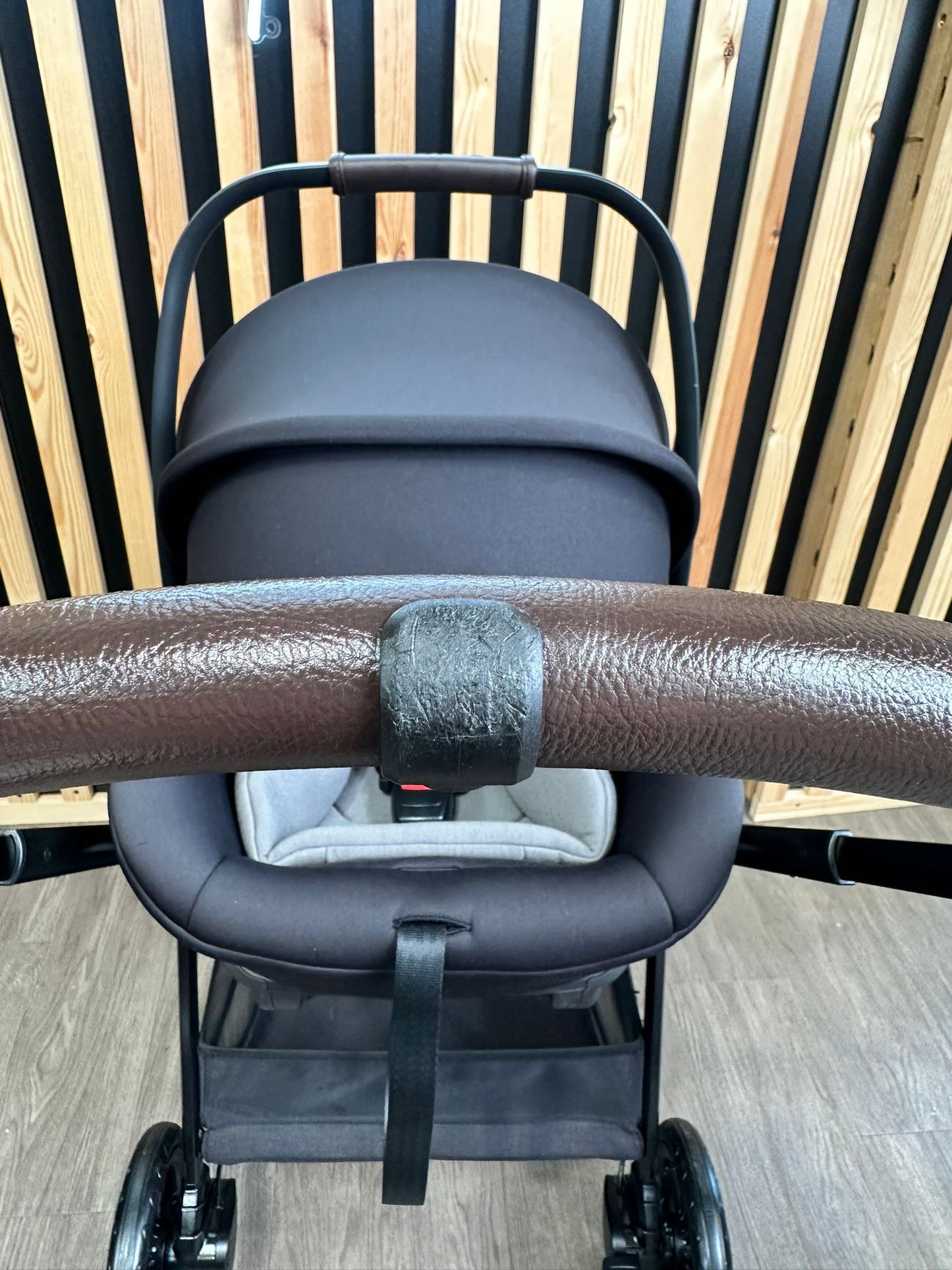 PRE LOVED Nuna Triv Travel System - Biscotti + Brand New 360 Base