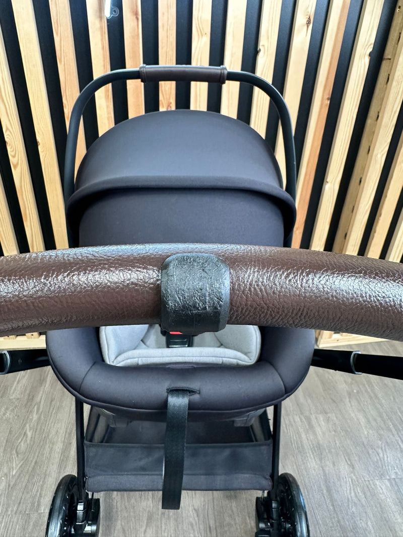 PRE LOVED Nuna Triv Travel System - Biscotti + Brand New 360 Base