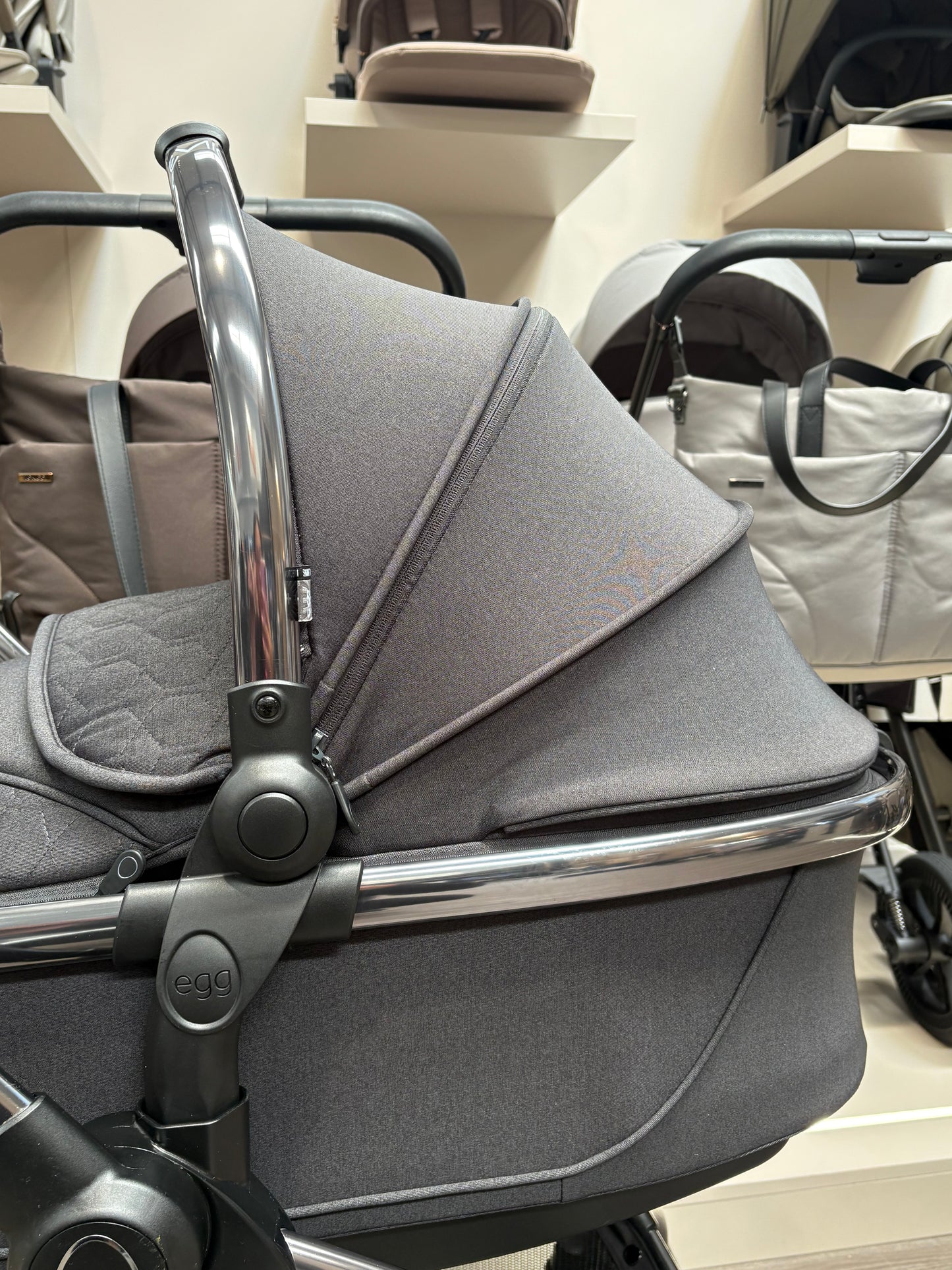 PRE LOVED egg3 Travel System - Carbonite