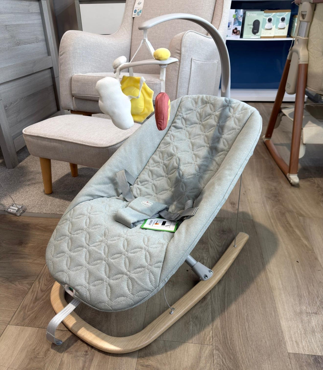 EX DISPLAY Chicco Zen Wave Rocker – Wooden Grey