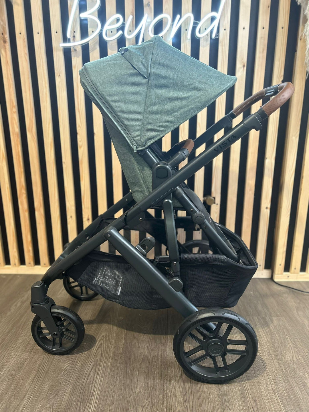 PRE LOVED UPPAbaby VISTA V2 Pushchair and Carrycot - Gwen