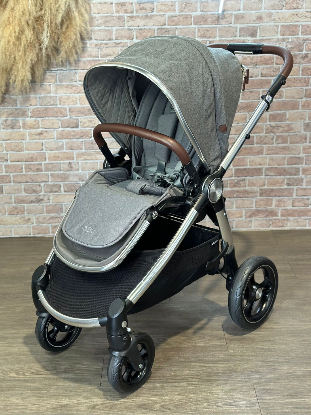 PRE LOVED Mamas & Papas Ocarro Travel System - Grey Mist