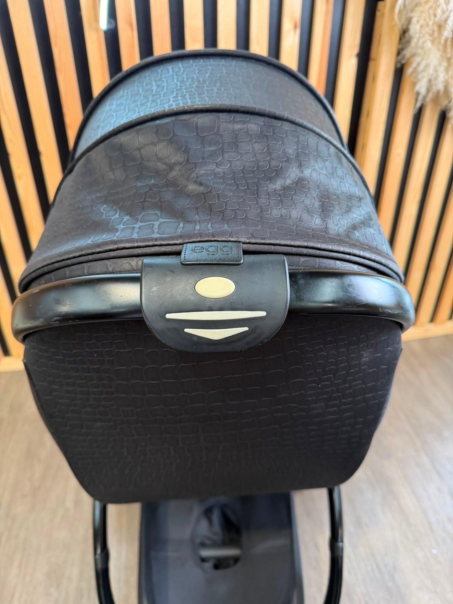 PRE LOVED egg2 Travel System - Jurassic Gold