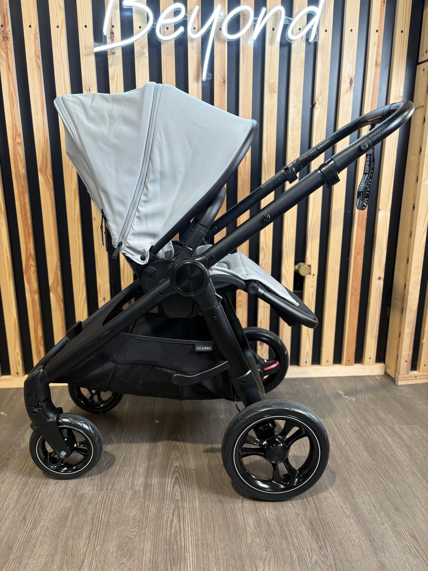 PRE LOVED Mamas & Papas Ocarro 2-in-1 Travel System - Nocturn
