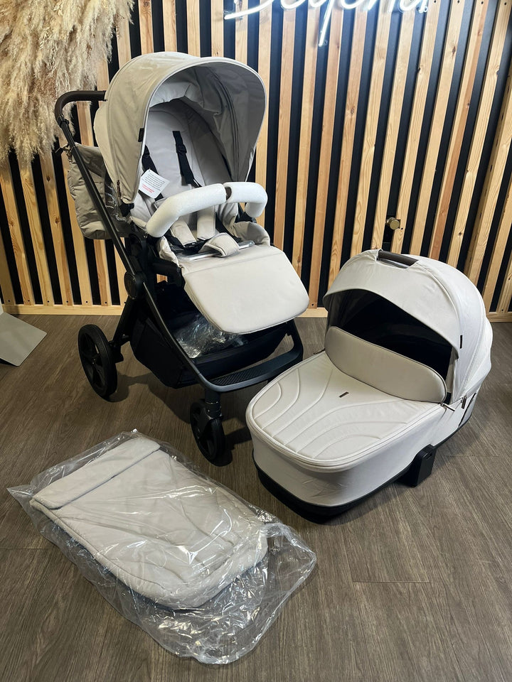 EX DISPLAY Venicci Claro Pushchair, Carrycot & Accessories - Vanilla