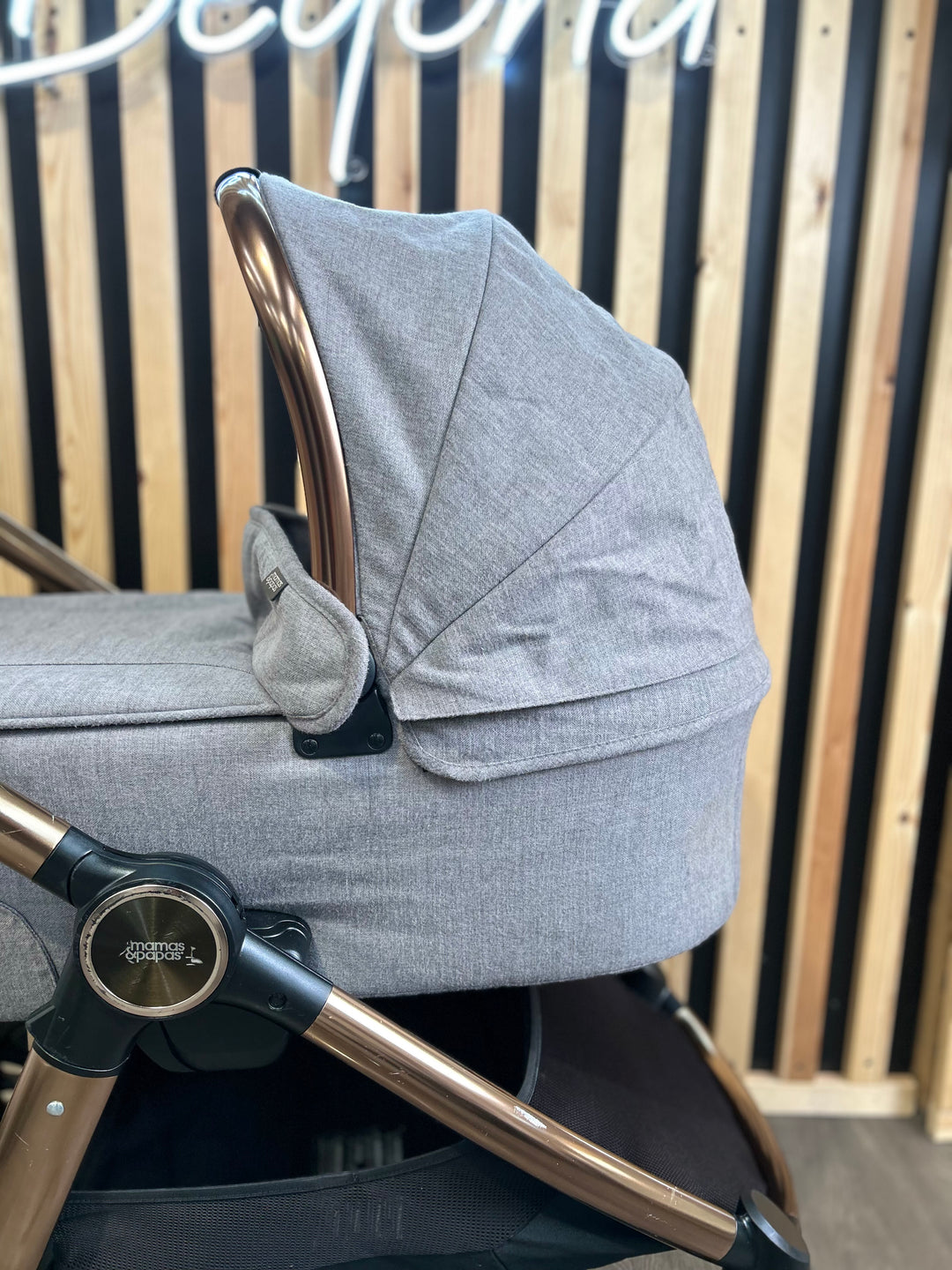 PRE LOVED Mamas & Papas Ocarro Travel System - Simply Lux