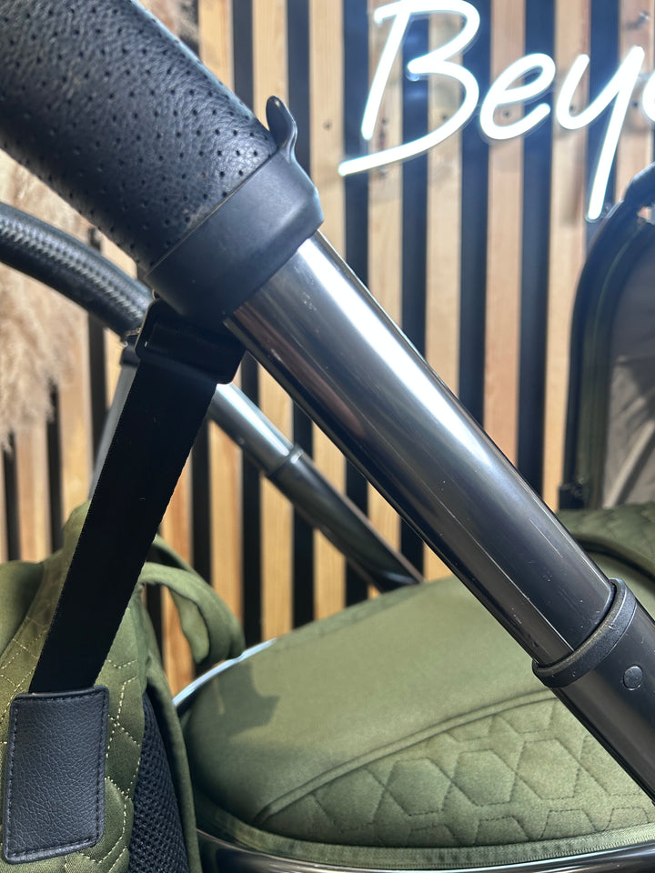 PRE LOVED egg2 Travel System - Olive