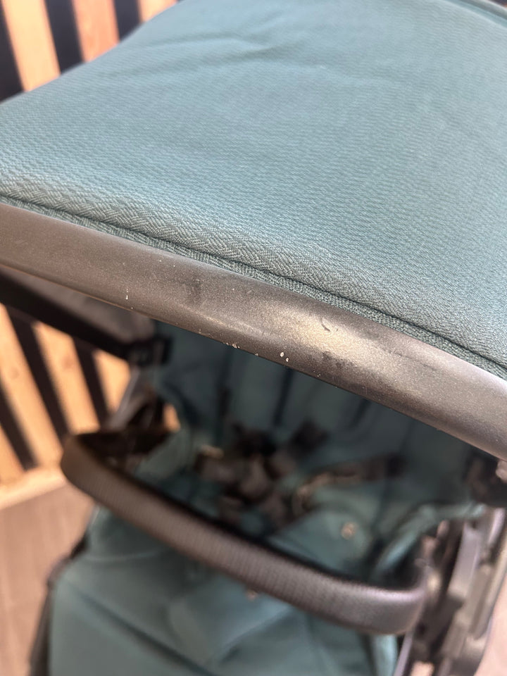 PRE LOVED Venicci Tinum 2.0 Special Edition Travel System - Teal Bay