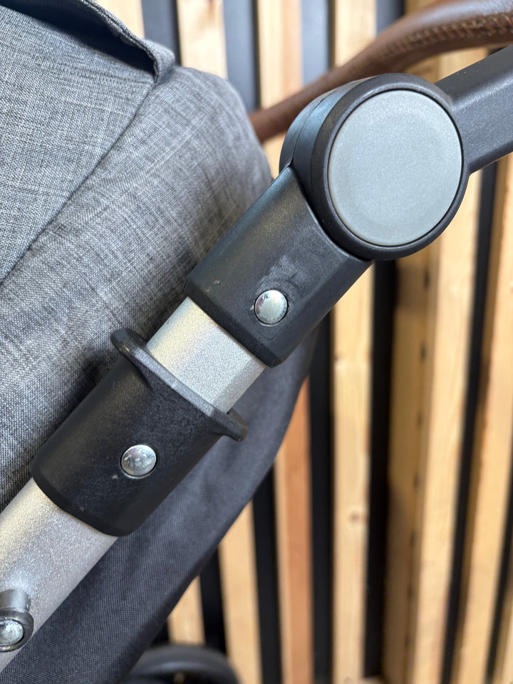 PRE LOVED Cuggl Parent and World-Facing Pushchair - Grey