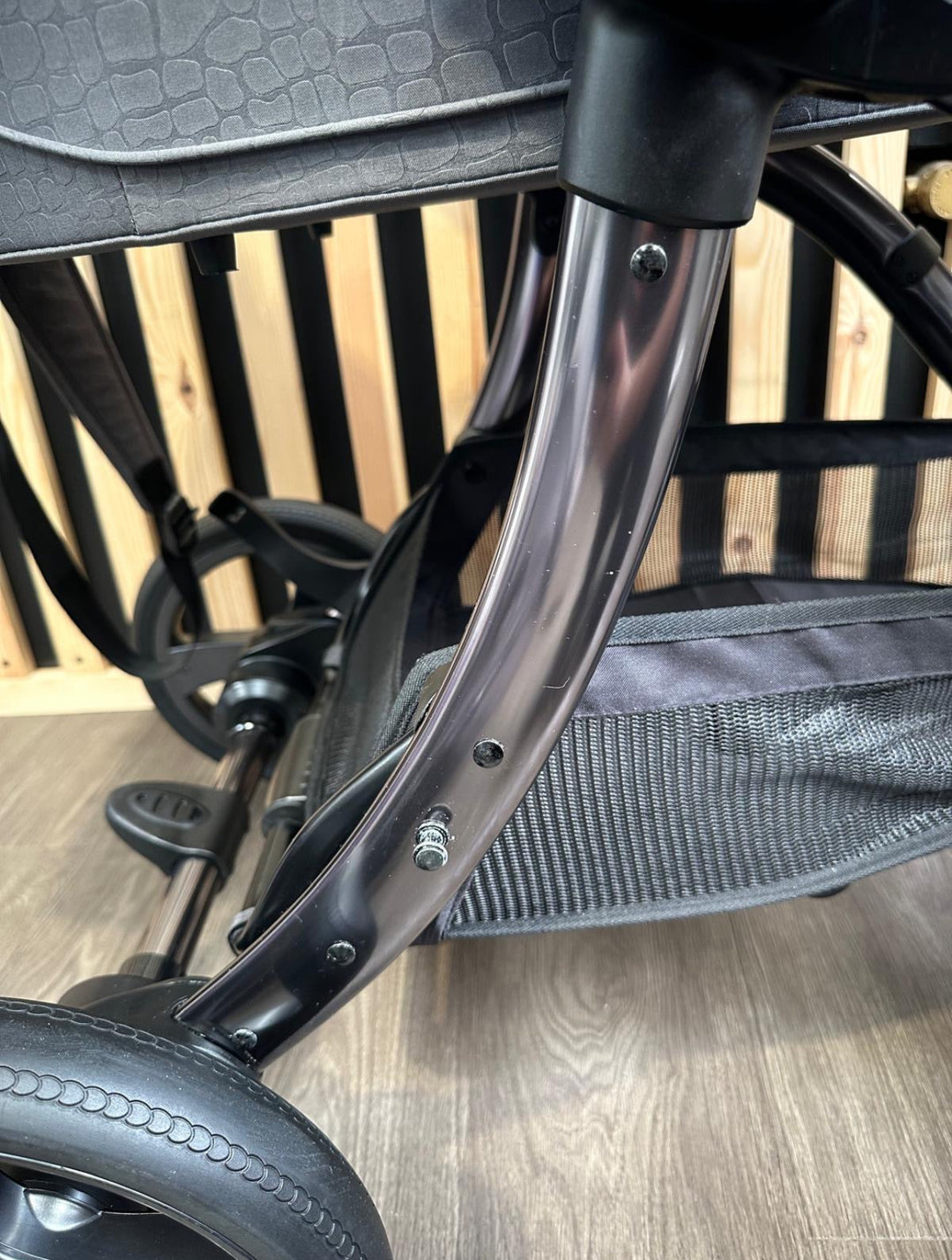 PRE LOVED egg2 Travel System - Jurassic Grey