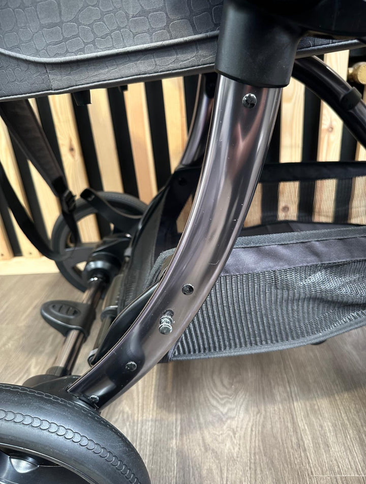 PRE LOVED egg2 Travel System - Jurassic Grey