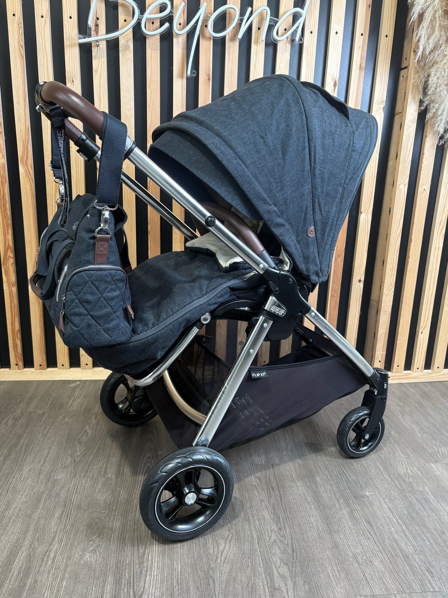 PRE LOVED Mamas & Papas Flip XT3 Pram & Pushchair - Slated Navy