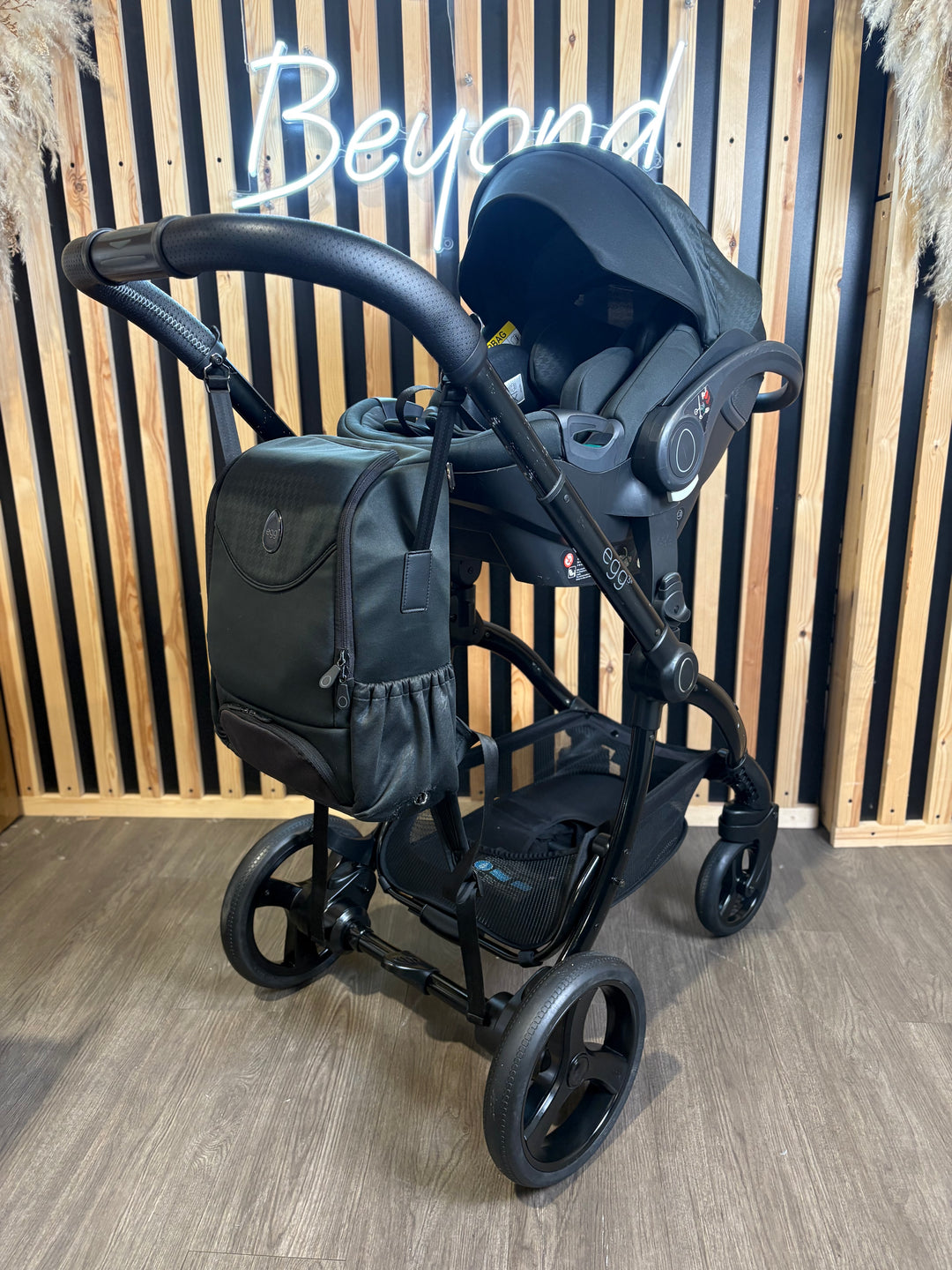 PRE LOVED egg3 Travel System - Houndstooth Black