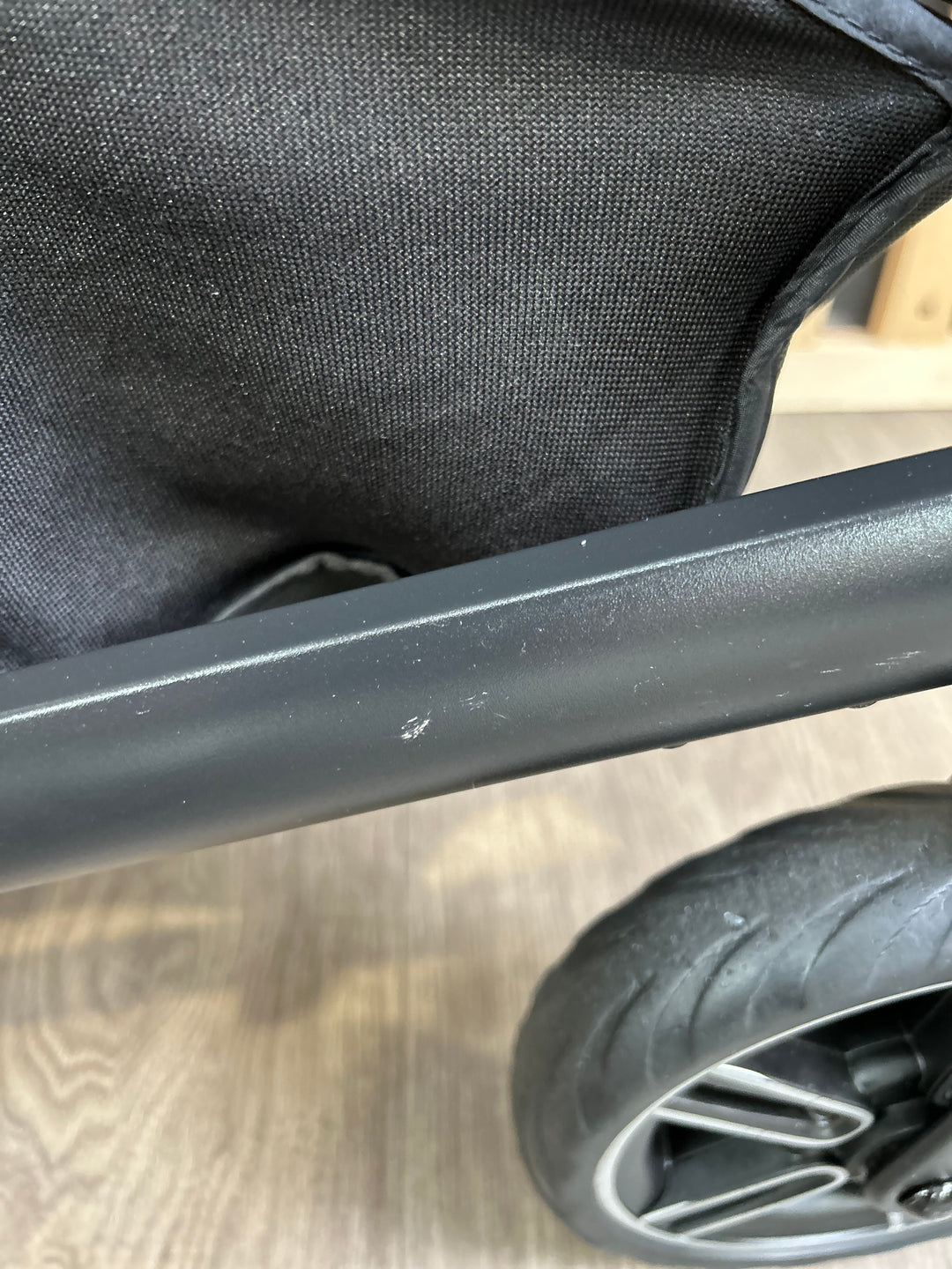 PRE LOVED Nuna Mixx Travel System - Caviar