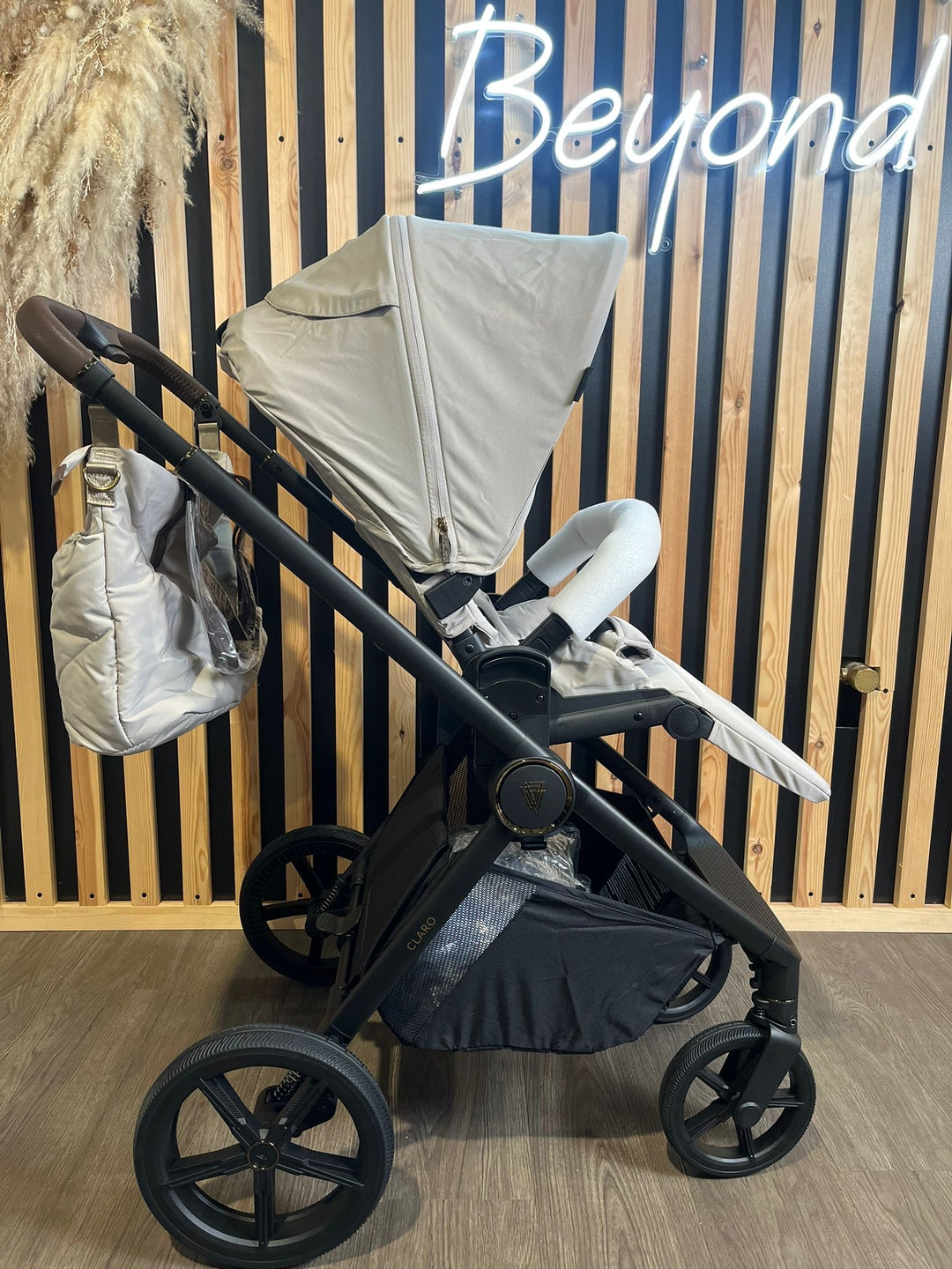 EX DISPLAY Venicci Claro Pushchair, Carrycot & Accessories - Vanilla