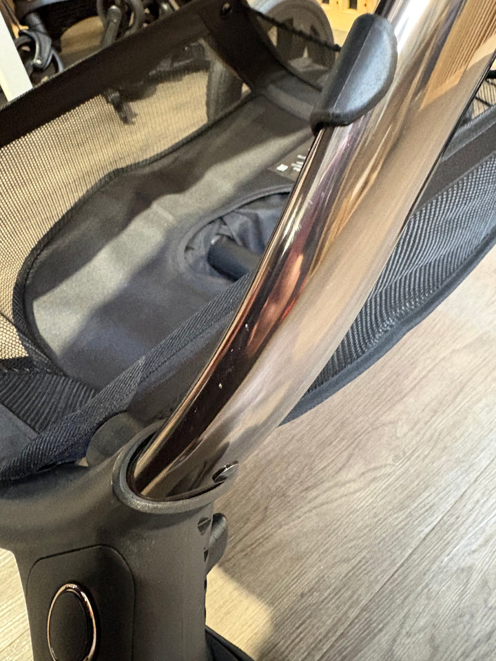 EX DISPLAY egg3 Pram + Pushchair - Houndstooth Almond