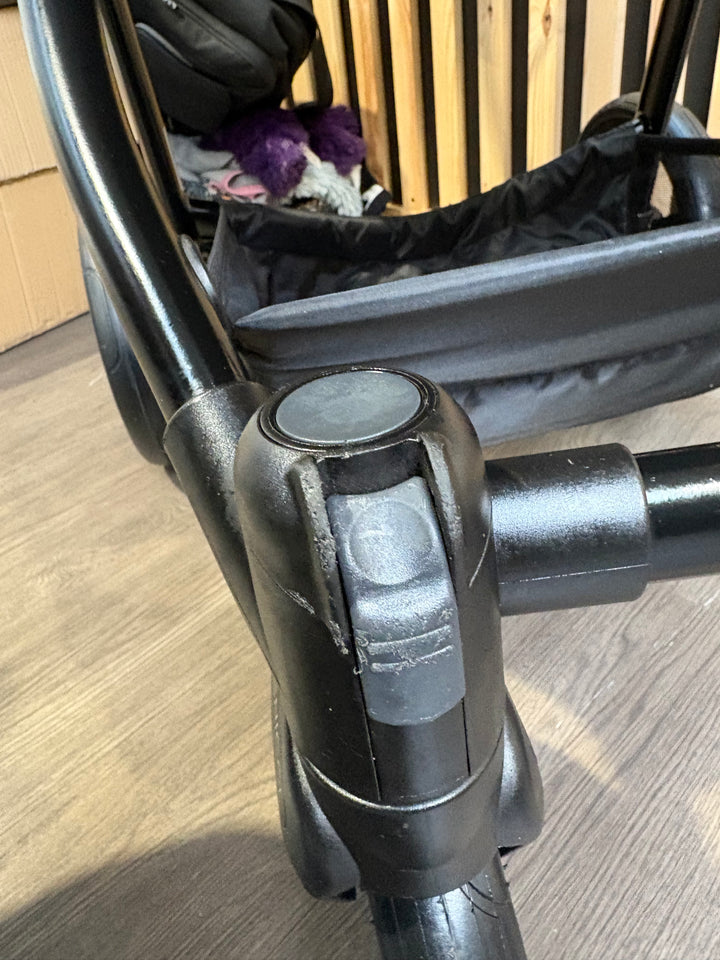 EX DISPLAY Venicci Genesis Pram + Pushchair - Olive