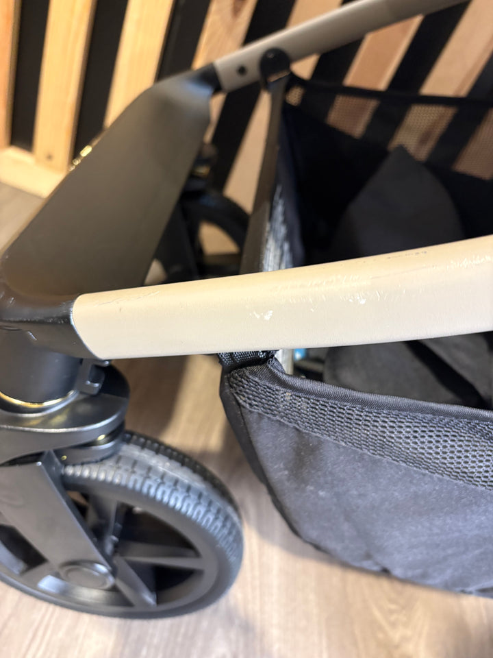 PRE LOVED Venicci Tinum Upline Travel System - Stone Beige