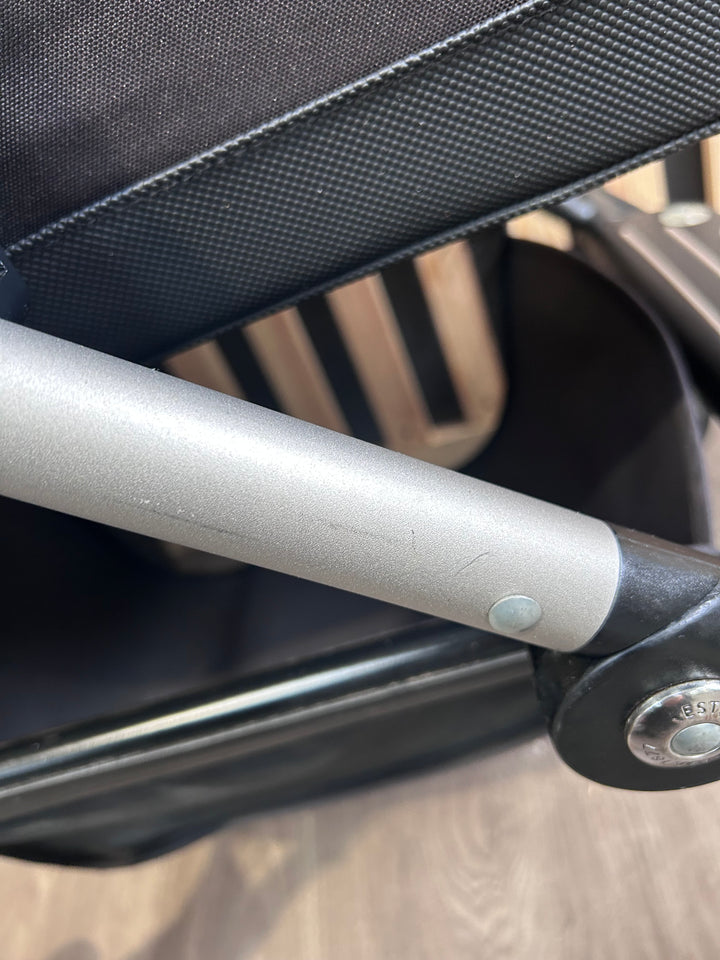 PRE LOVED Silver Cross Wayfarer Travel System - Camden