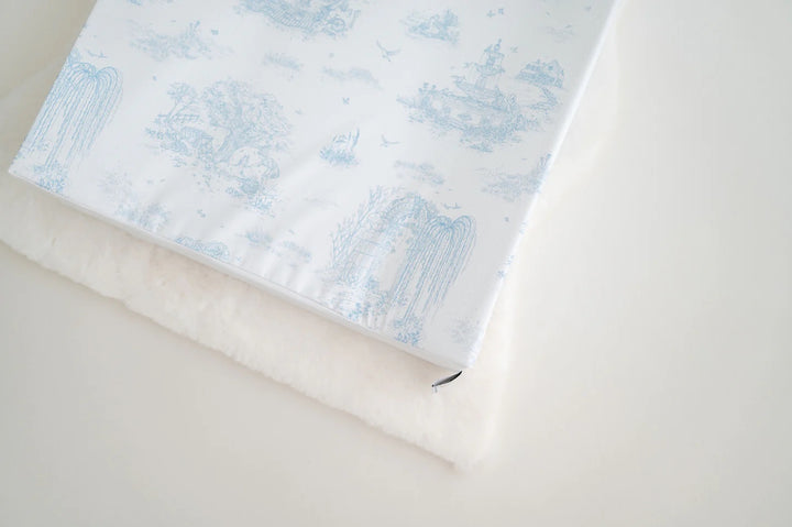 The Gilded Bird Spring Toile Blue Wedge Mat