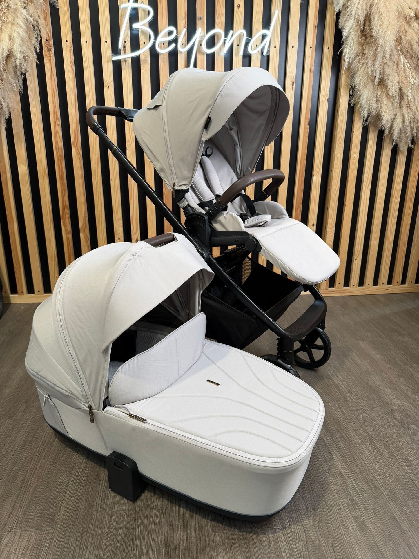 PRE LOVED Venicci Claro 2-in-1 Travel System - Vanilla