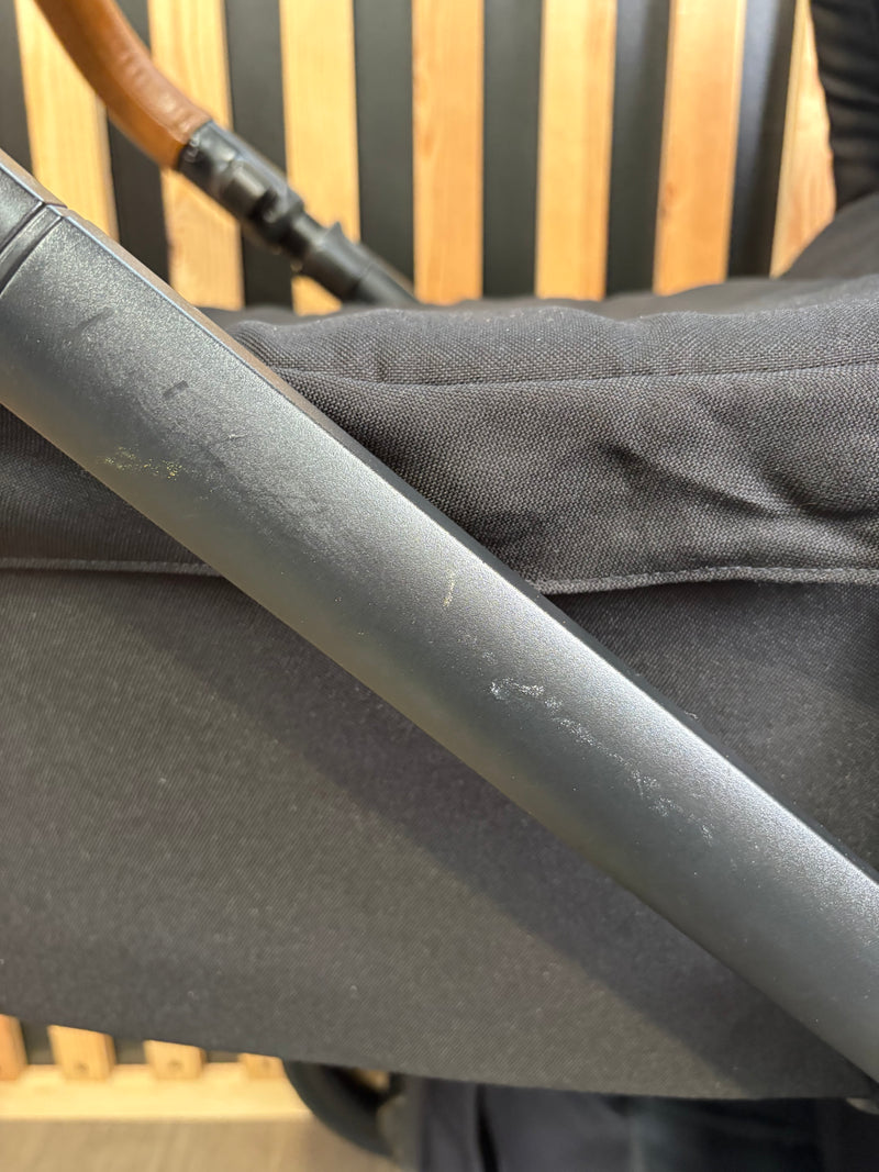 PRE LOVED Nuna Mixx Travel System - Caviar