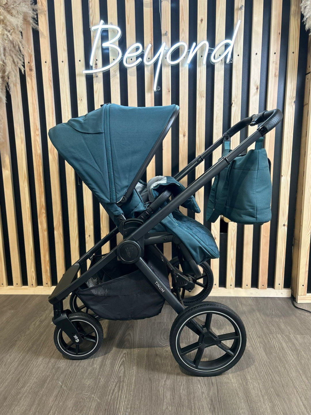 PRE LOVED Venicci Tinum 2.0 Special Edition Pram & Pushchair - Teal Bay