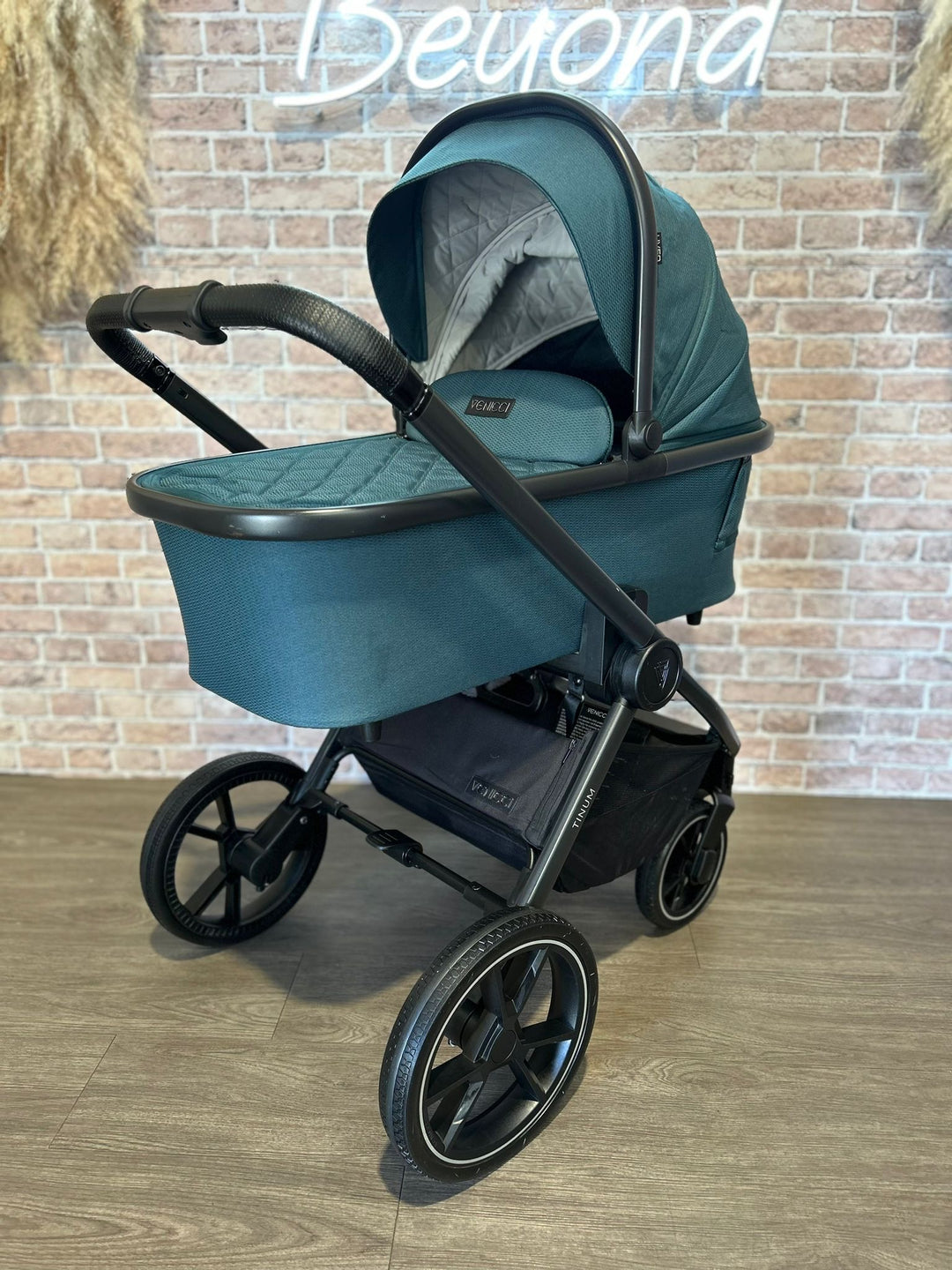 PRE LOVED Venicci Tinum 2.0 3 in 1 Travel System – Teal Bay