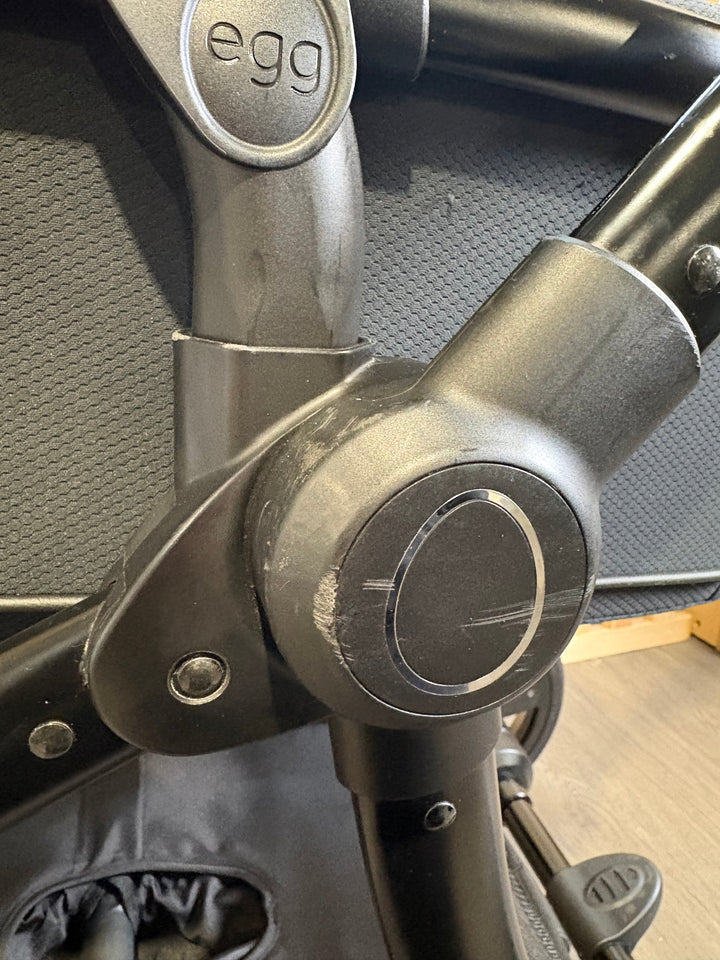 PRE LOVED egg2 Travel System - Just Black