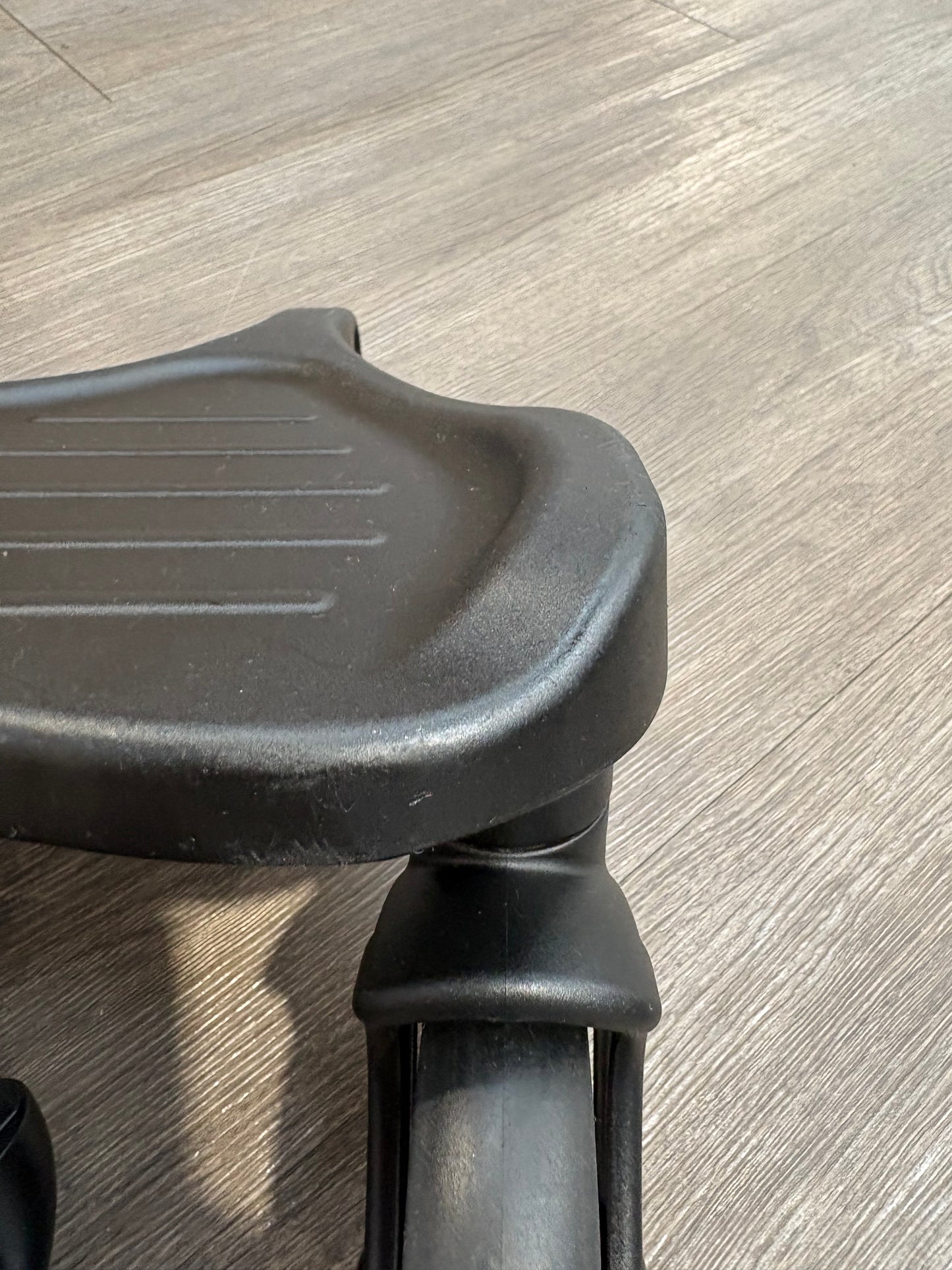 PRE LOVED egg Ride On Board with Adapters