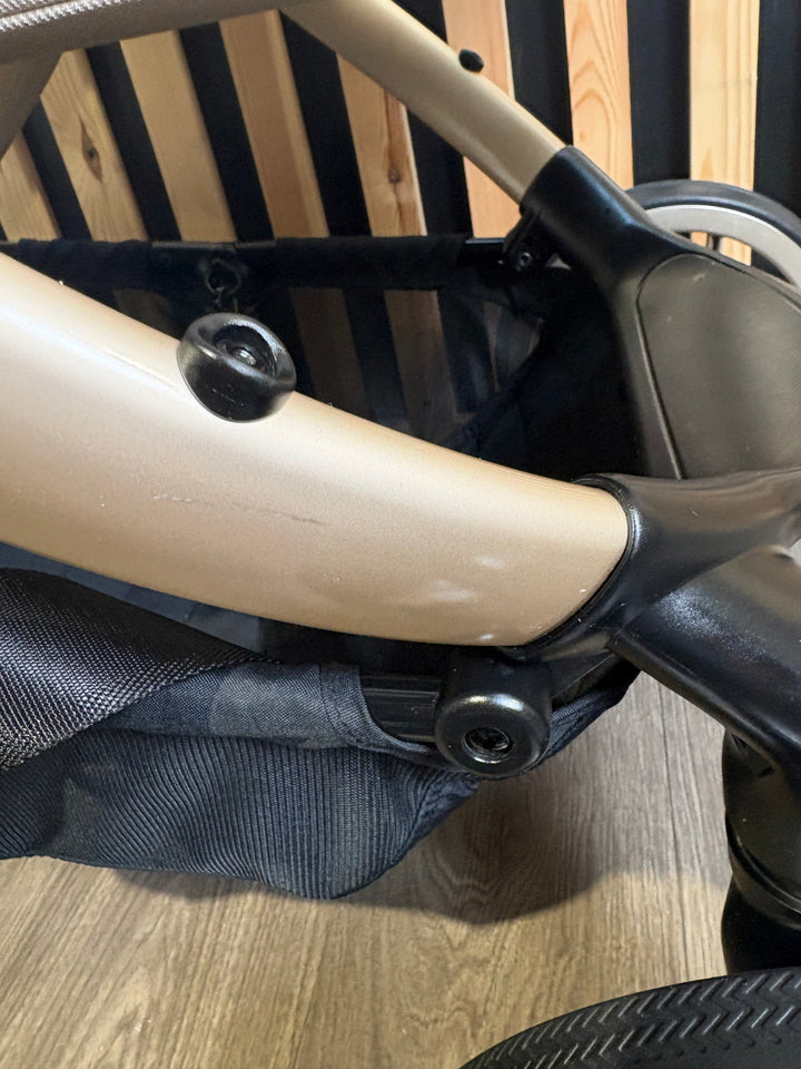 PRE LOVED iCandy Peach 7 w/ Cocoon Car Seat Travel System - Biscotti