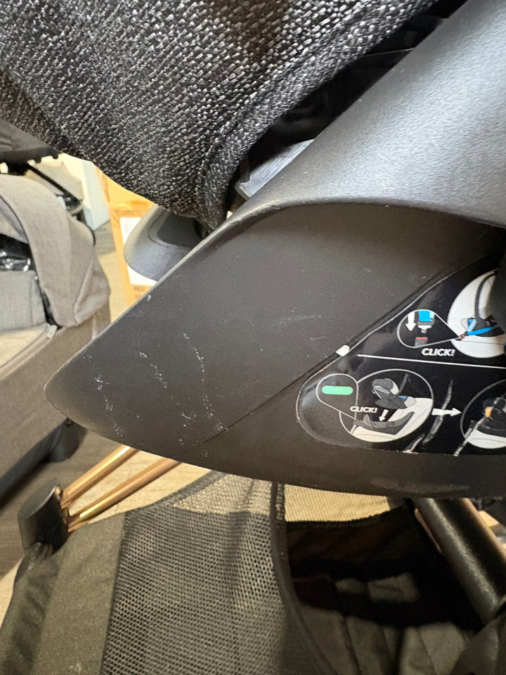 PRE LOVED Cybex Priam Travel System - Manhattan Grey/Rose Gold Including Isofix 360 Base