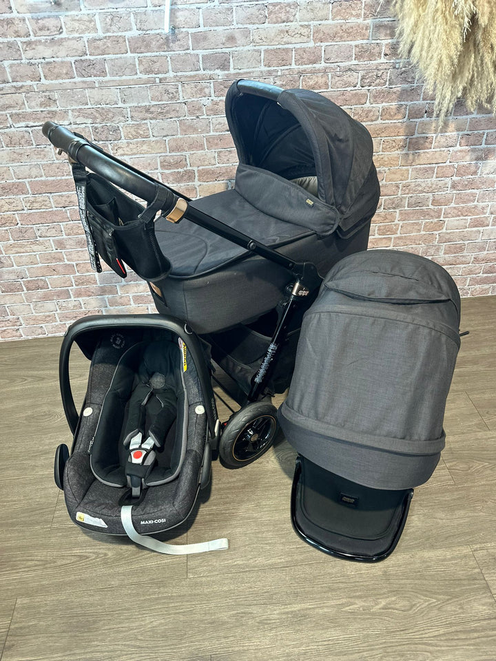 PRE LOVED Mamas & Papas FlipXT3 Travel System - Black/Rose Gold