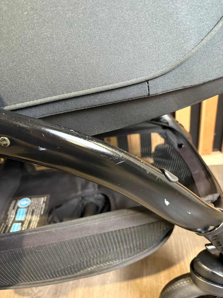 PRE LOVED egg3 Travel System - Houndstooth Black