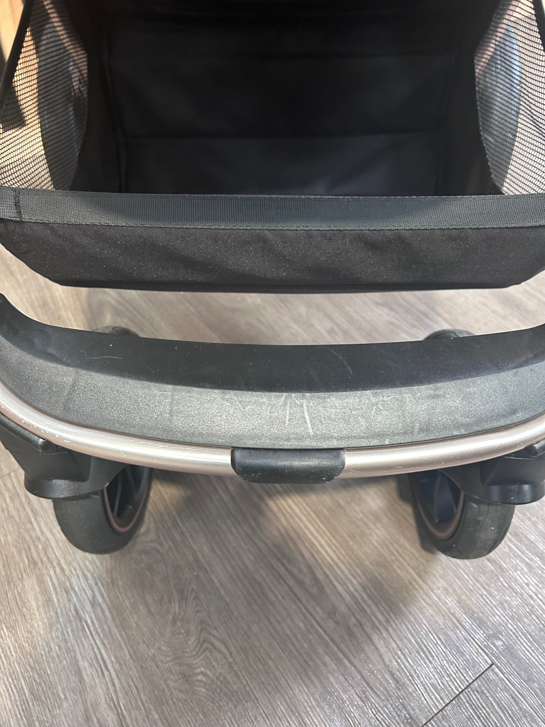 PRE LOVED Zummi Solo Travel System - Black & Rose Gold