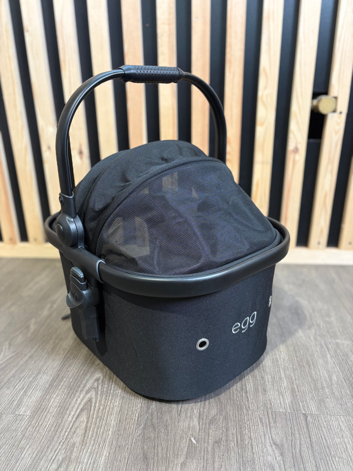 PRE LOVED egg Pet Basket