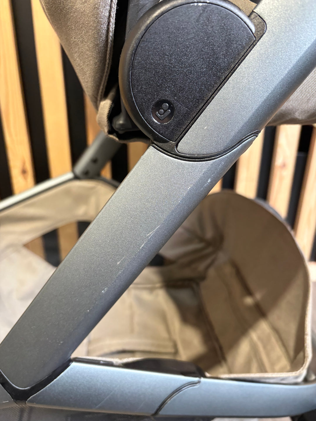 PRE LOVED Maxi-Cosi Fame Travel System - Twillic Truffle/Black Wheels