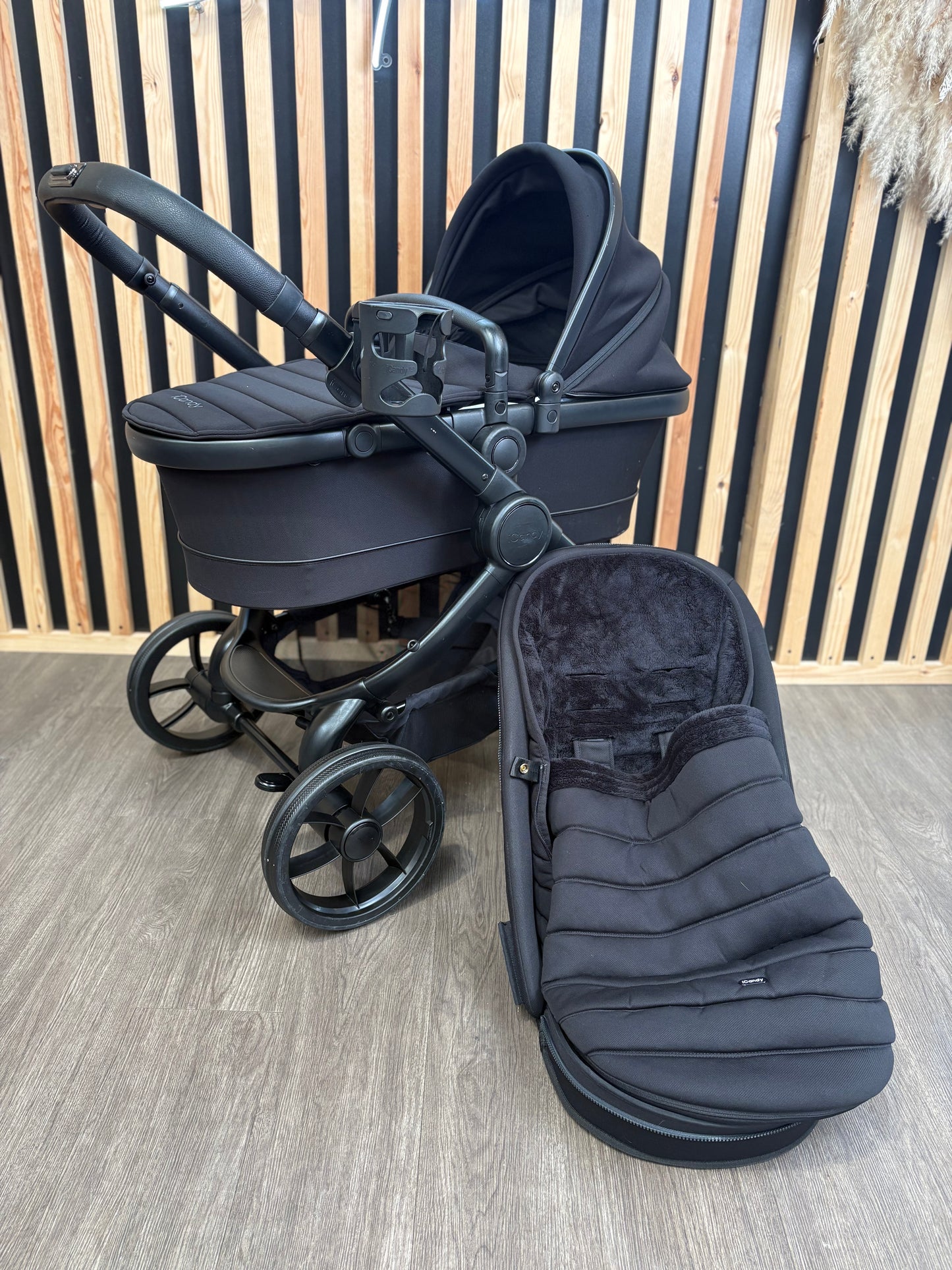 PRE LOVED iCandy Peach 7 Travel System - Jet/Black