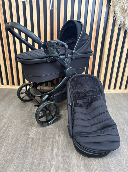 PRE LOVED iCandy Peach 7 Travel System - Jet/Black