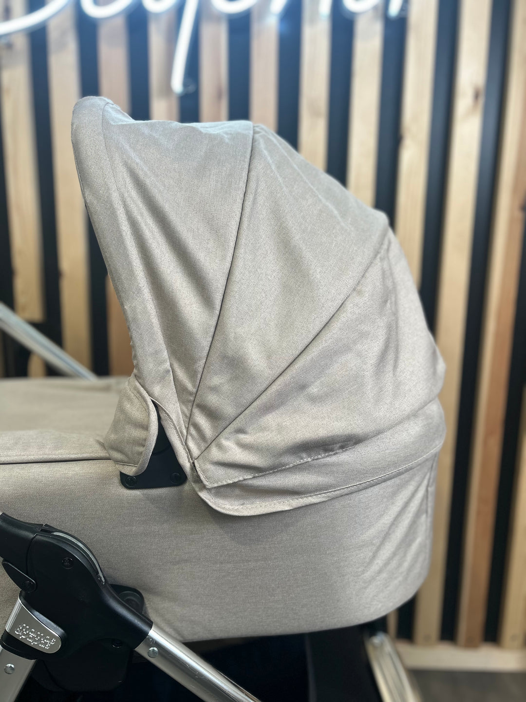 PRE LOVED Mamas & Papas Flip XT3 Travel System - Biscuit