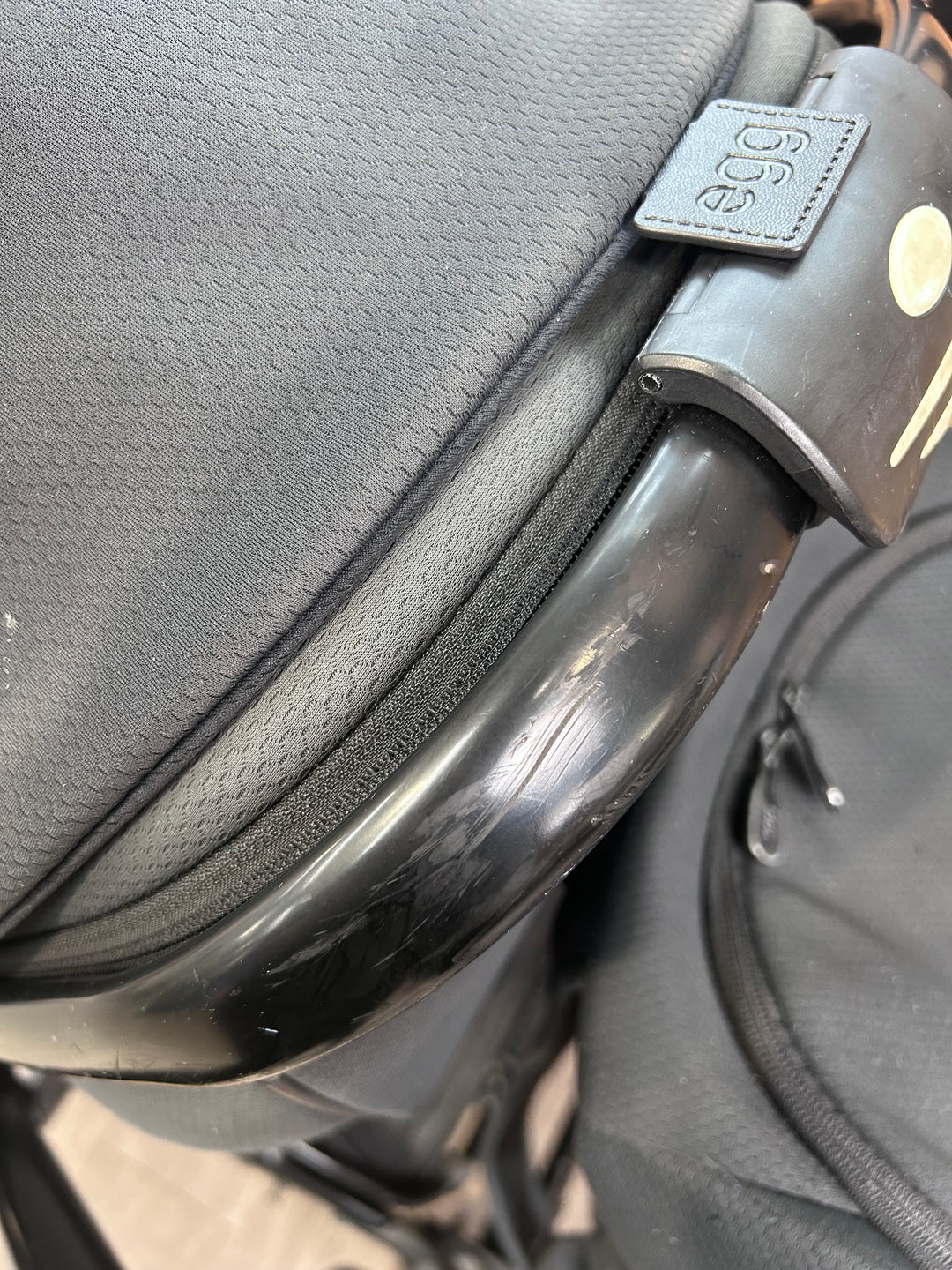 PRE LOVED egg2 Travel System - Just Black