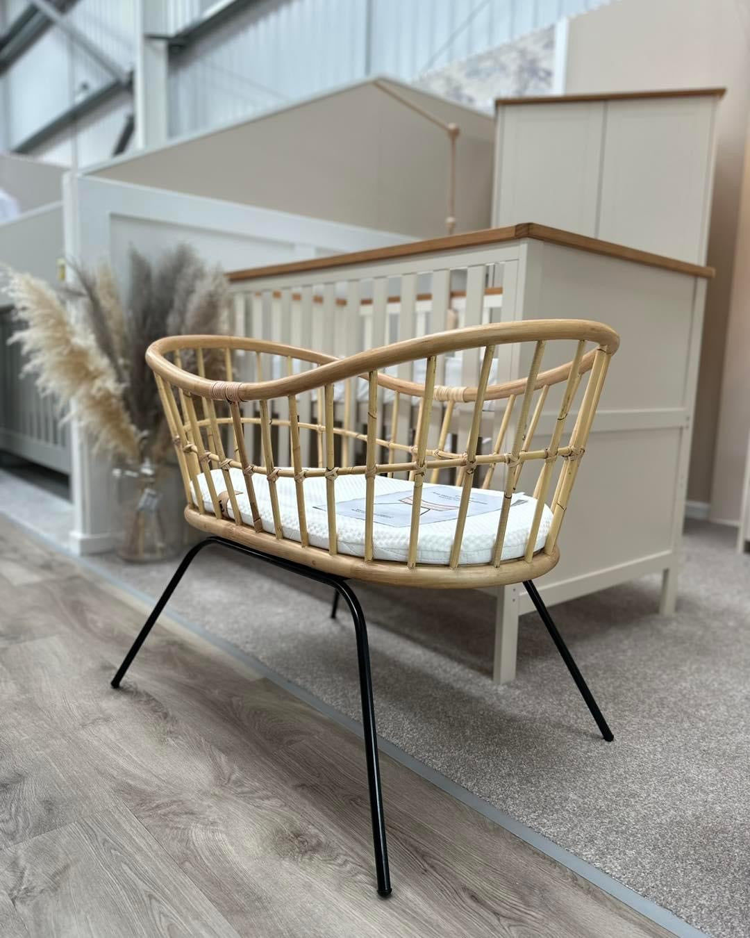 EX DISPLAY Cuddleco Aria Wave Crib - Rattan