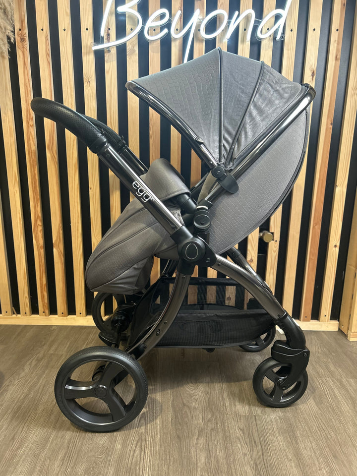PRE LOVED egg2 Travel System - Jurassic Grey