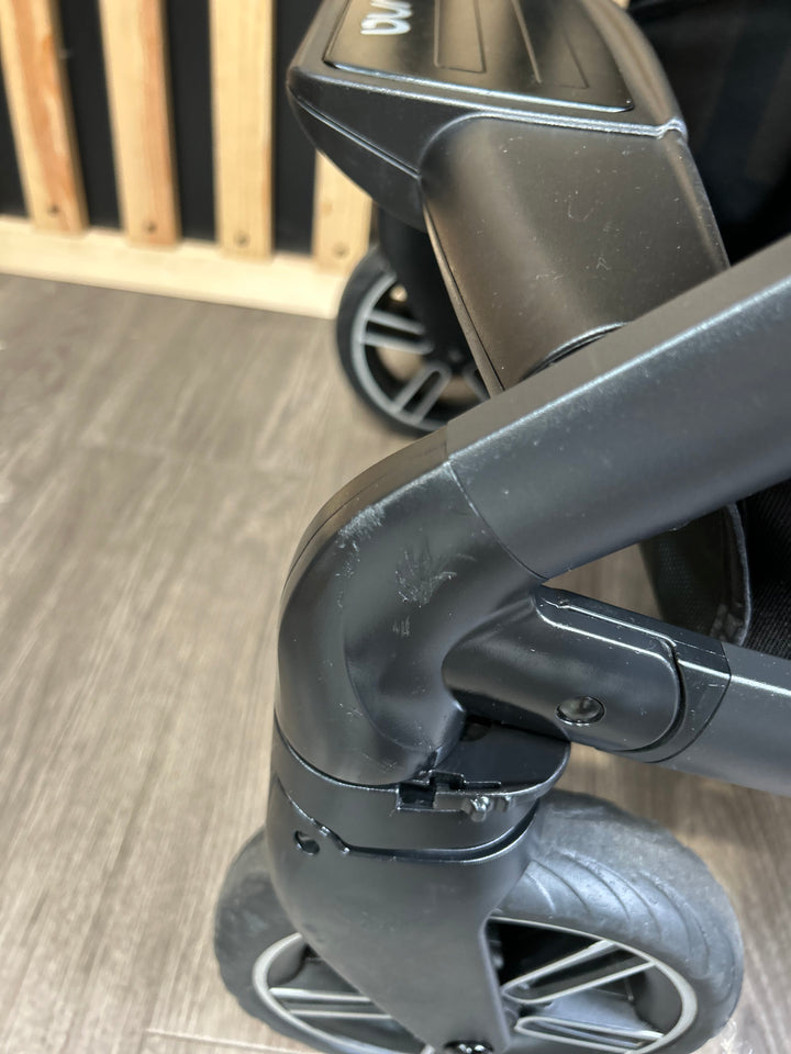 PRE LOVED Nuna Mixx Travel System - Caviar