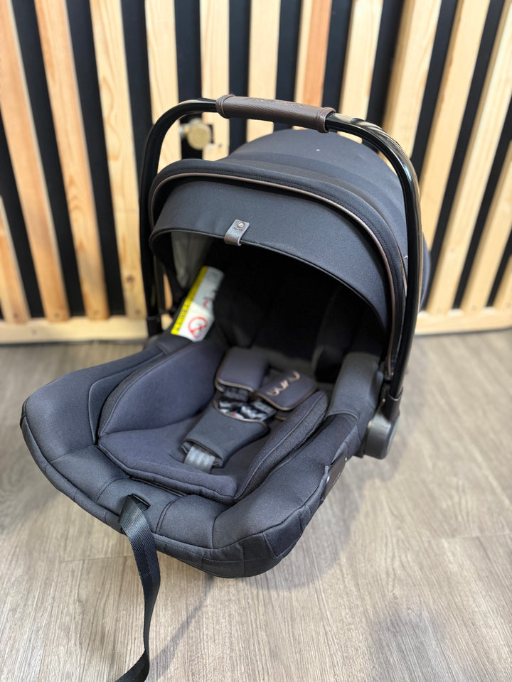 PRE LOVED Nuna Mixx w/ Cari Next Infant Car Seat Carrycot & Pipa Next - Caviar