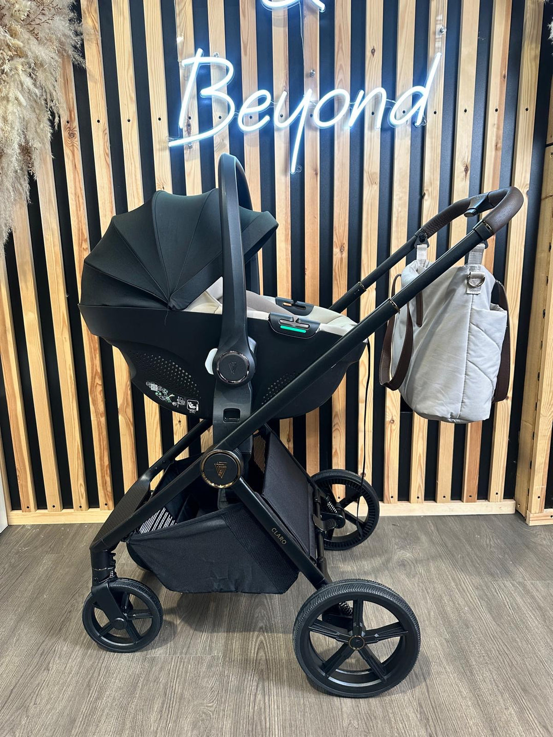 EX DISPLAY Venicci Claro 3in1 Travel System - Vanilla