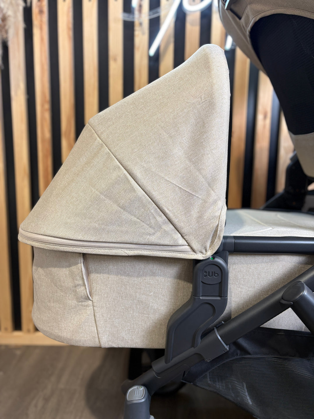 EX DISPLAY UPPAbaby Vista V3 Double Stroller - Liam