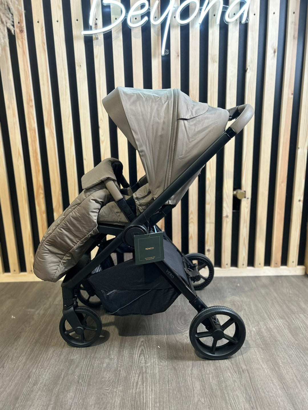 EX DISPLAY Venicci Vero Stroller - Sand