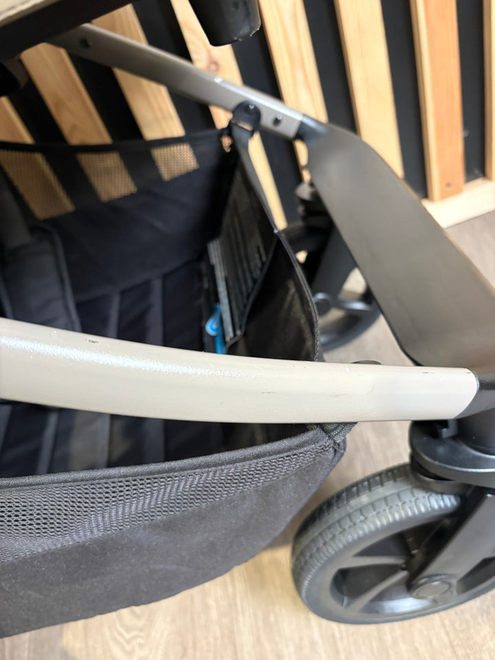 PRE LOVED Venicci Tinum Upline Travel System - Leo